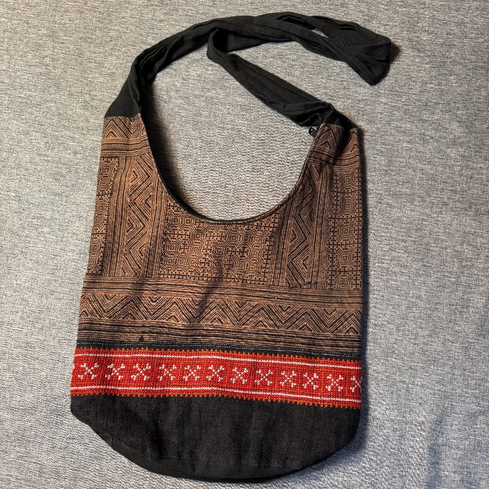 Bag with zipper closure & small inside zip pocket - Brown w/ red/orange trim